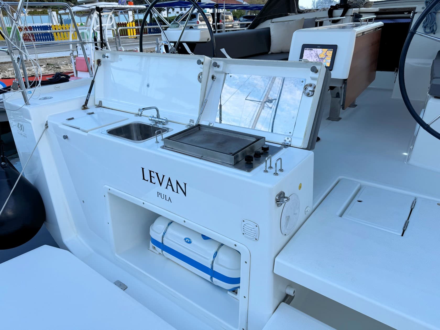 Dufour 430 Levan – bilde 2 av 43