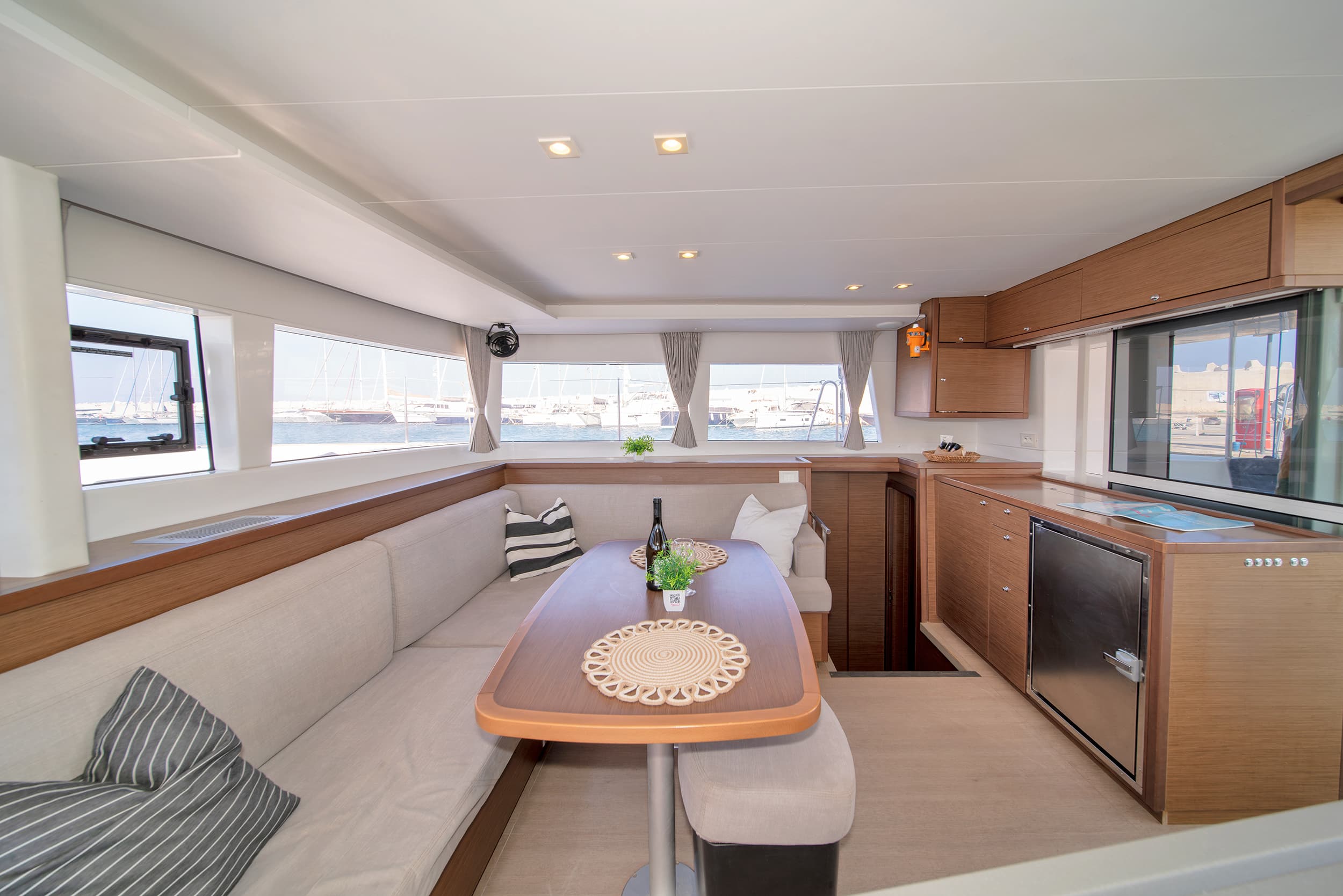 Lagoon 450 Fly Thetis – bilde 2 av 27
