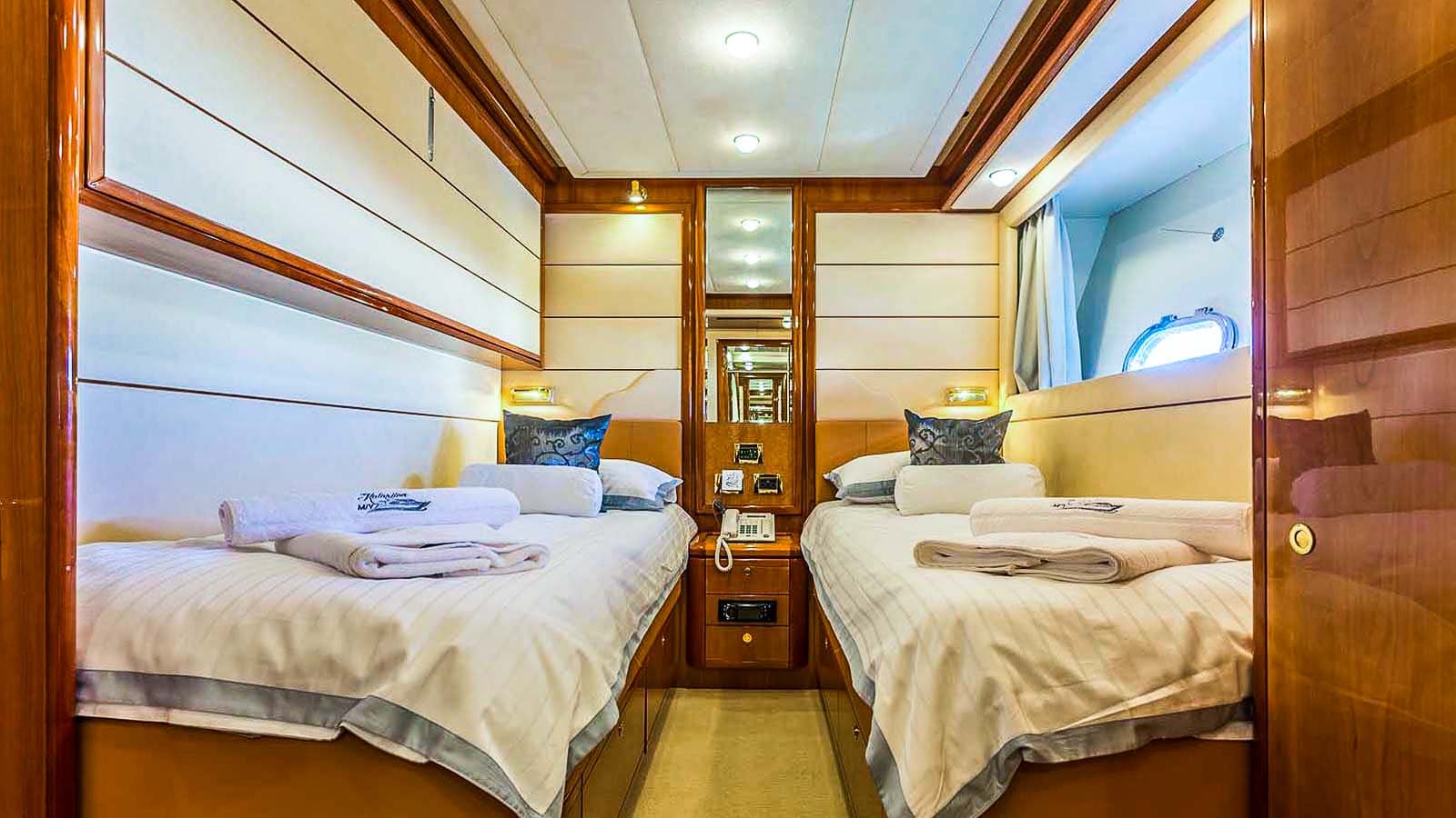 Ferretti 880 Miss Katarina – bilde 3 av 23