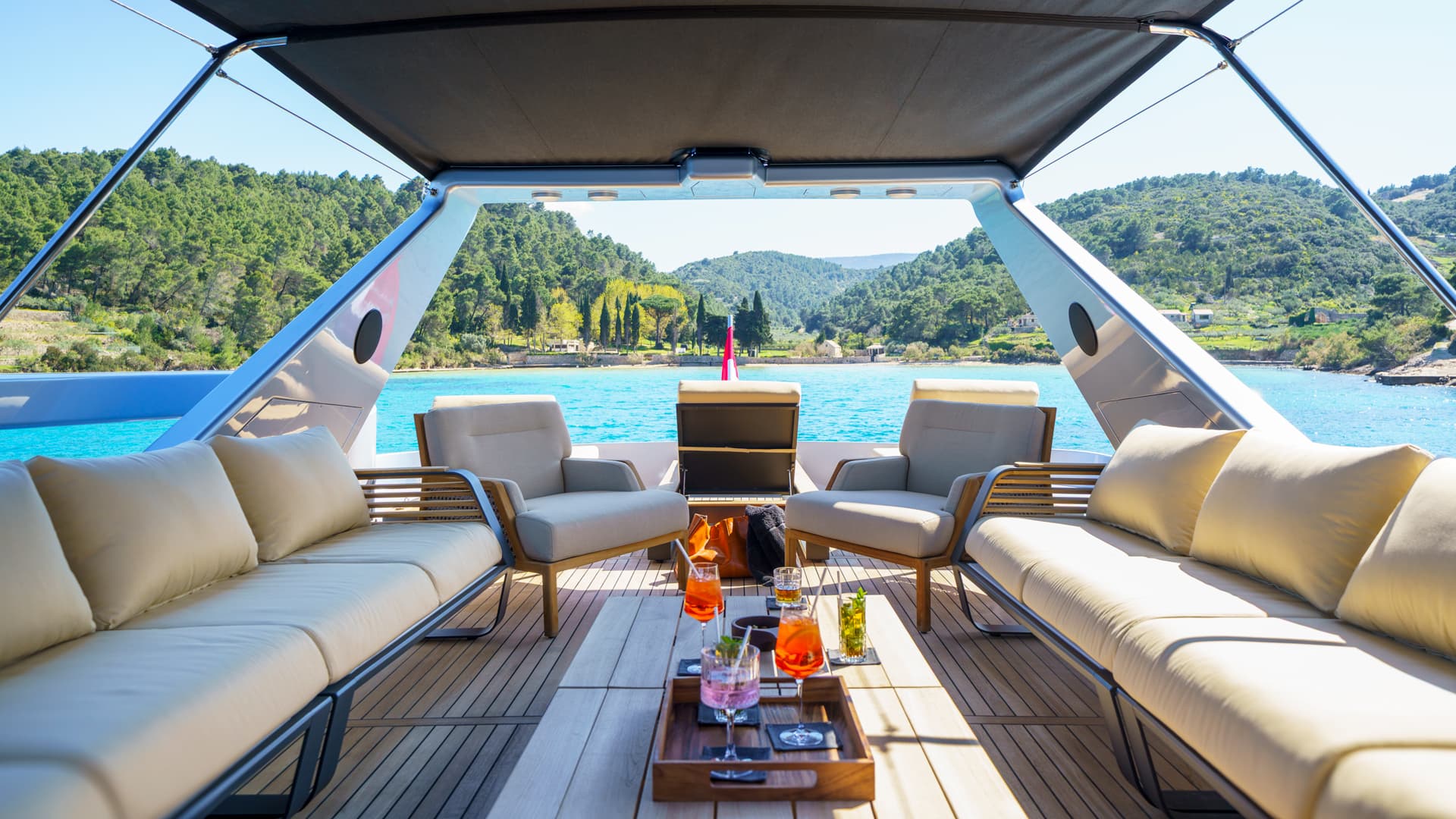Motoryacht Phantom – bilde 2 av 42