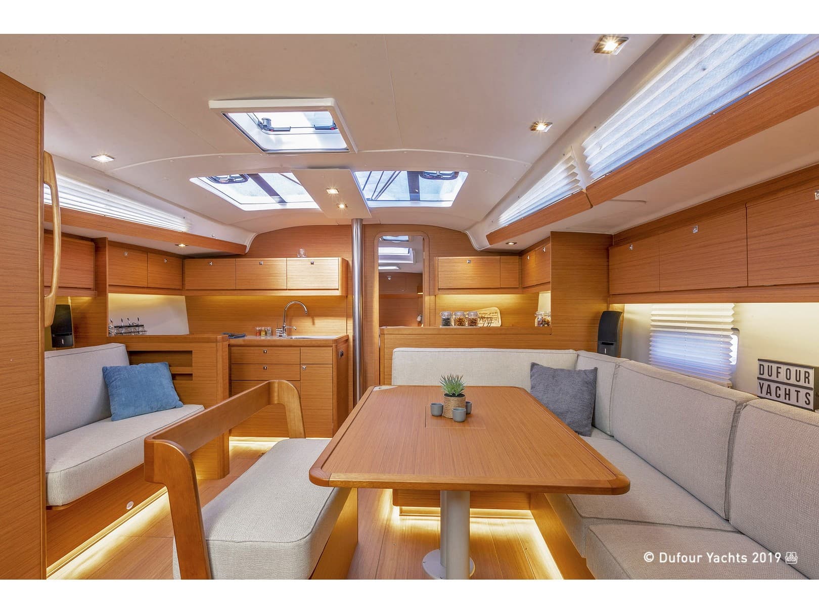 Dufour 430 Blue Moon 2 – bilde 4 av 5