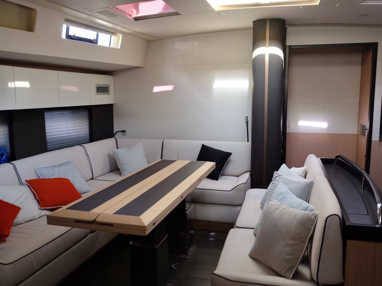 Beneteau Oceanis Yacht 62 Premium + – bilde 3 av 49