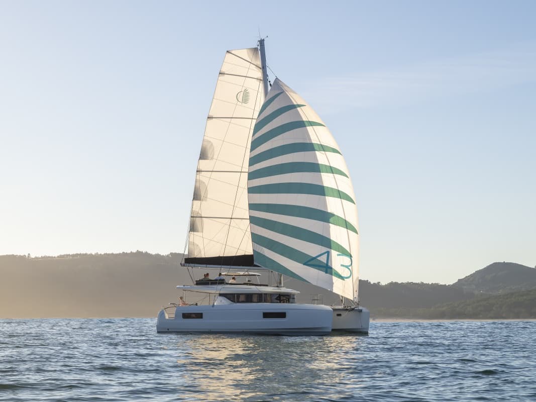 Lagoon 43 Solara