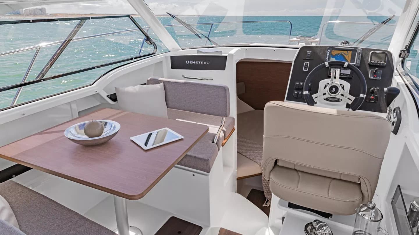 Beneteau Antares 8 OB – bilde 2 av 11