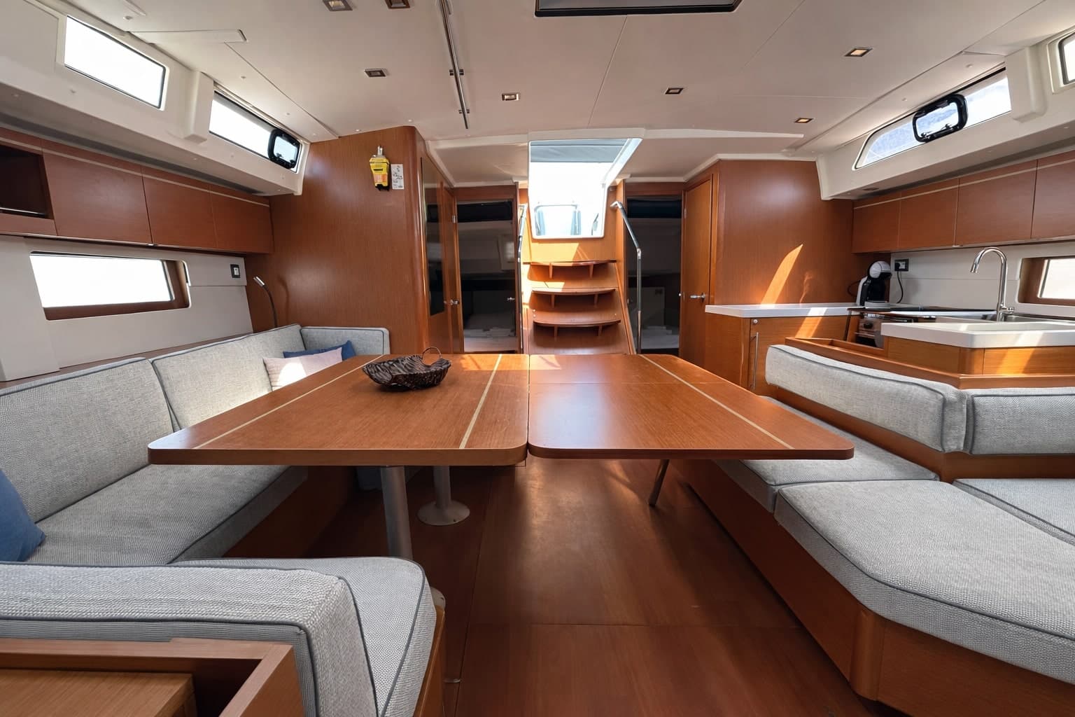 Beneteau Oceanis 51.1 Velvet Dice – bilde 2 av 12