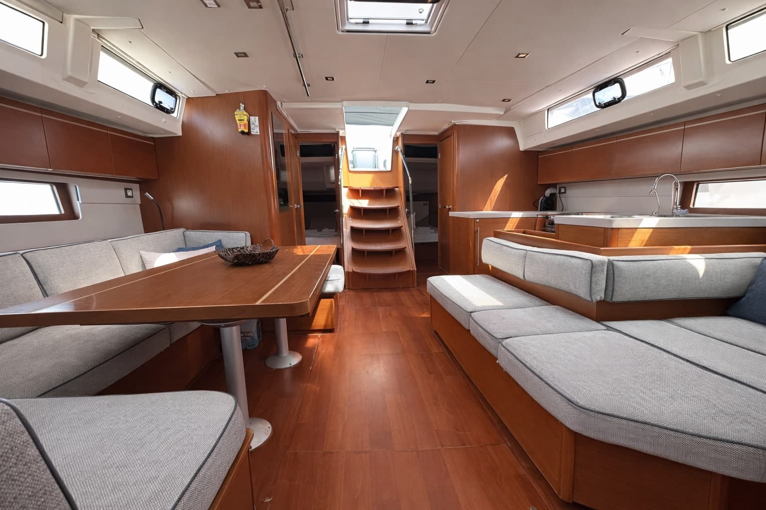 Beneteau Oceanis 51.1 Velvet Dice – bilde 3 av 12