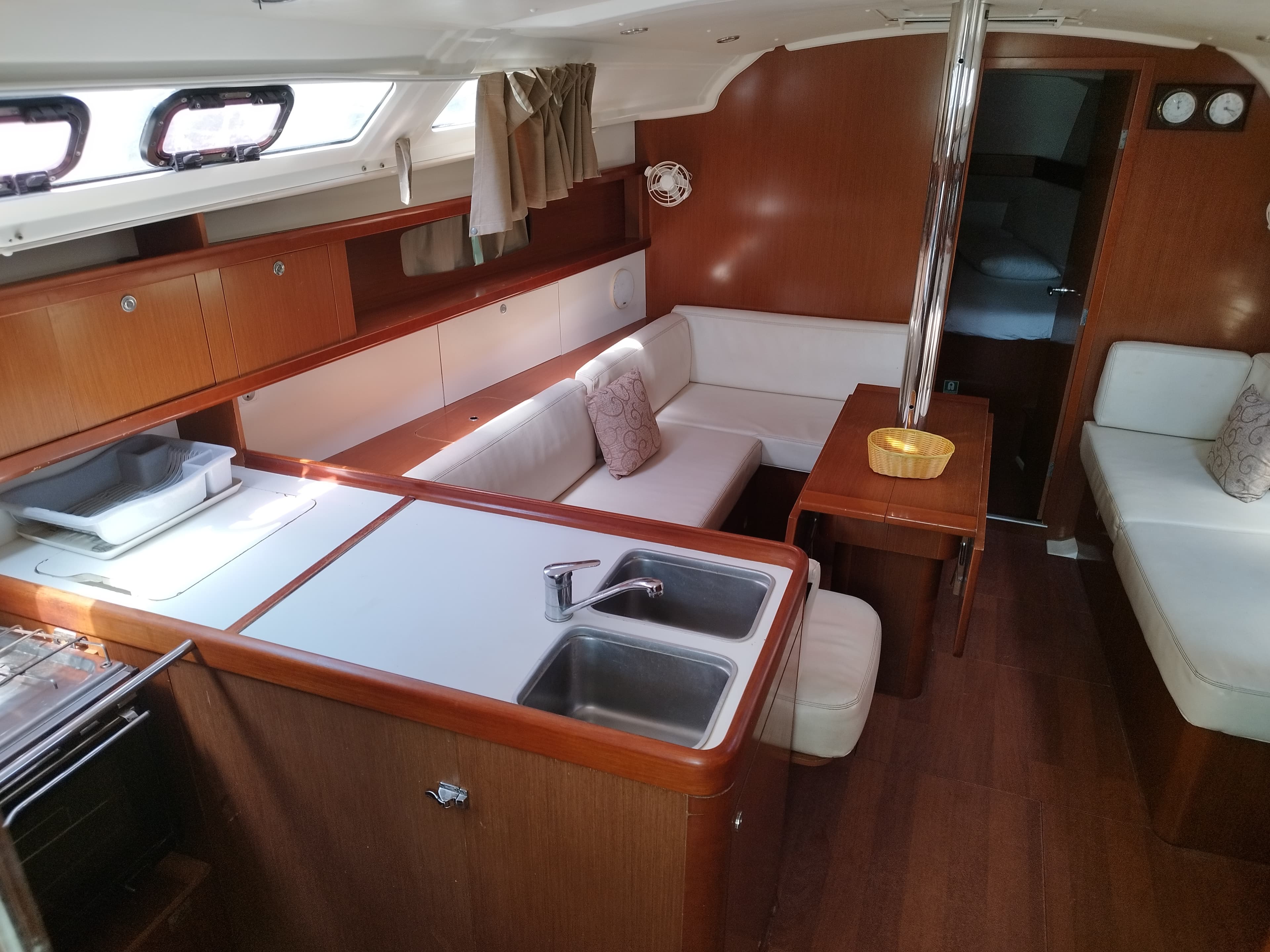 Beneteau Oceanis 37 MINA "Sails 2025" – bilde 2 av 17