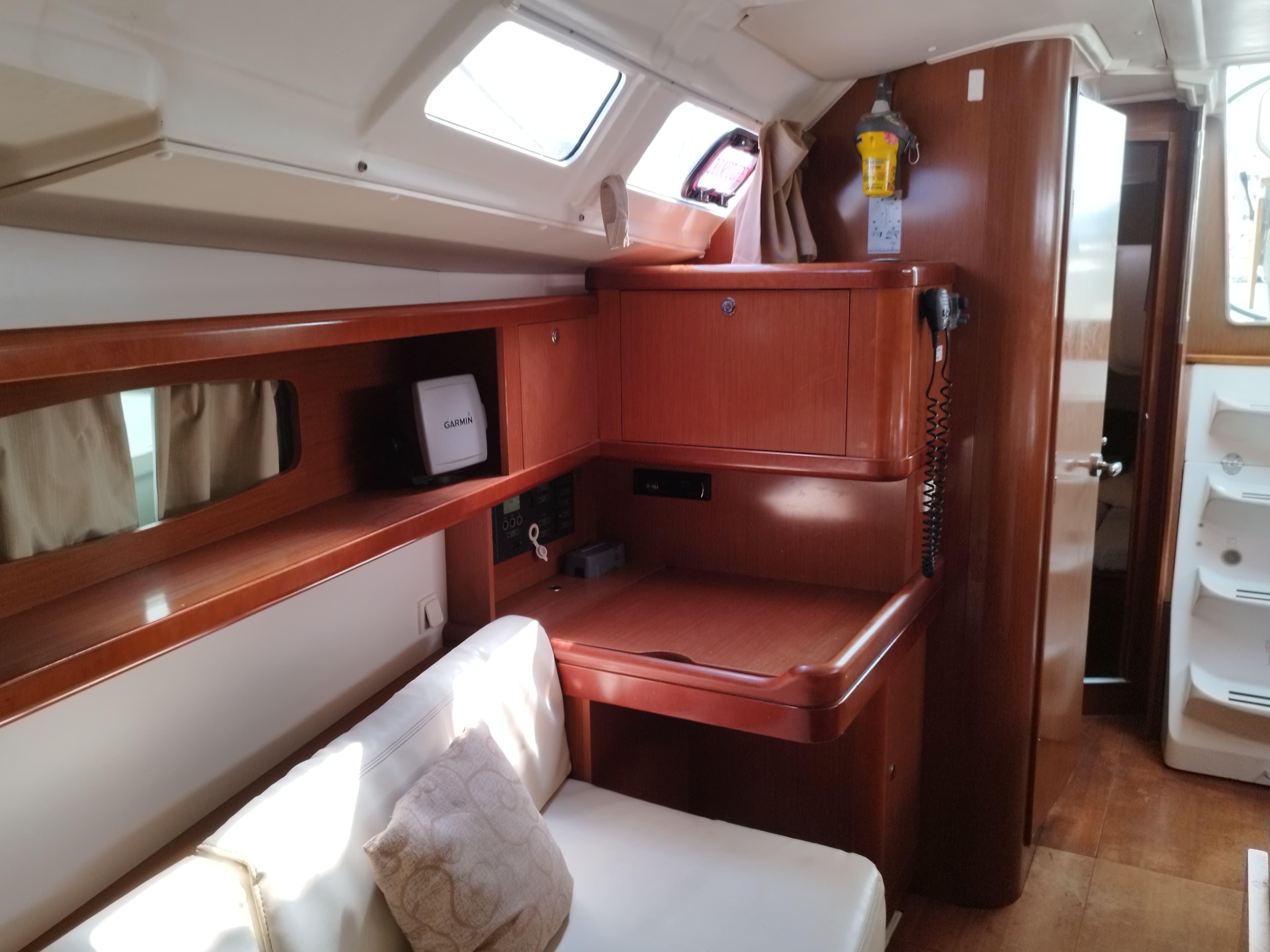 Beneteau Oceanis 37 MINA "Sails 2025" – bilde 4 av 17