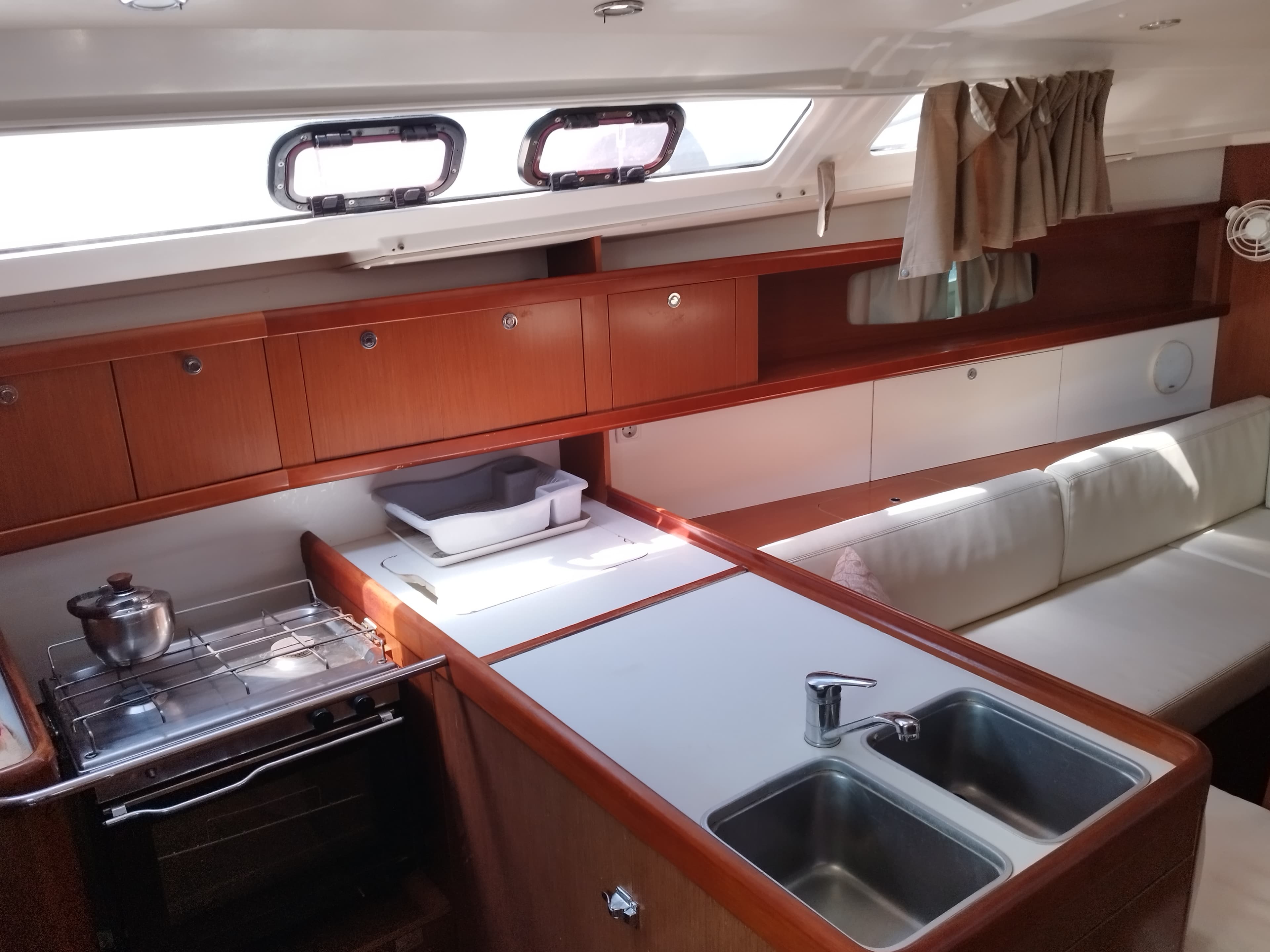 Beneteau Oceanis 37 MINA "Sails 2025" – bilde 3 av 17