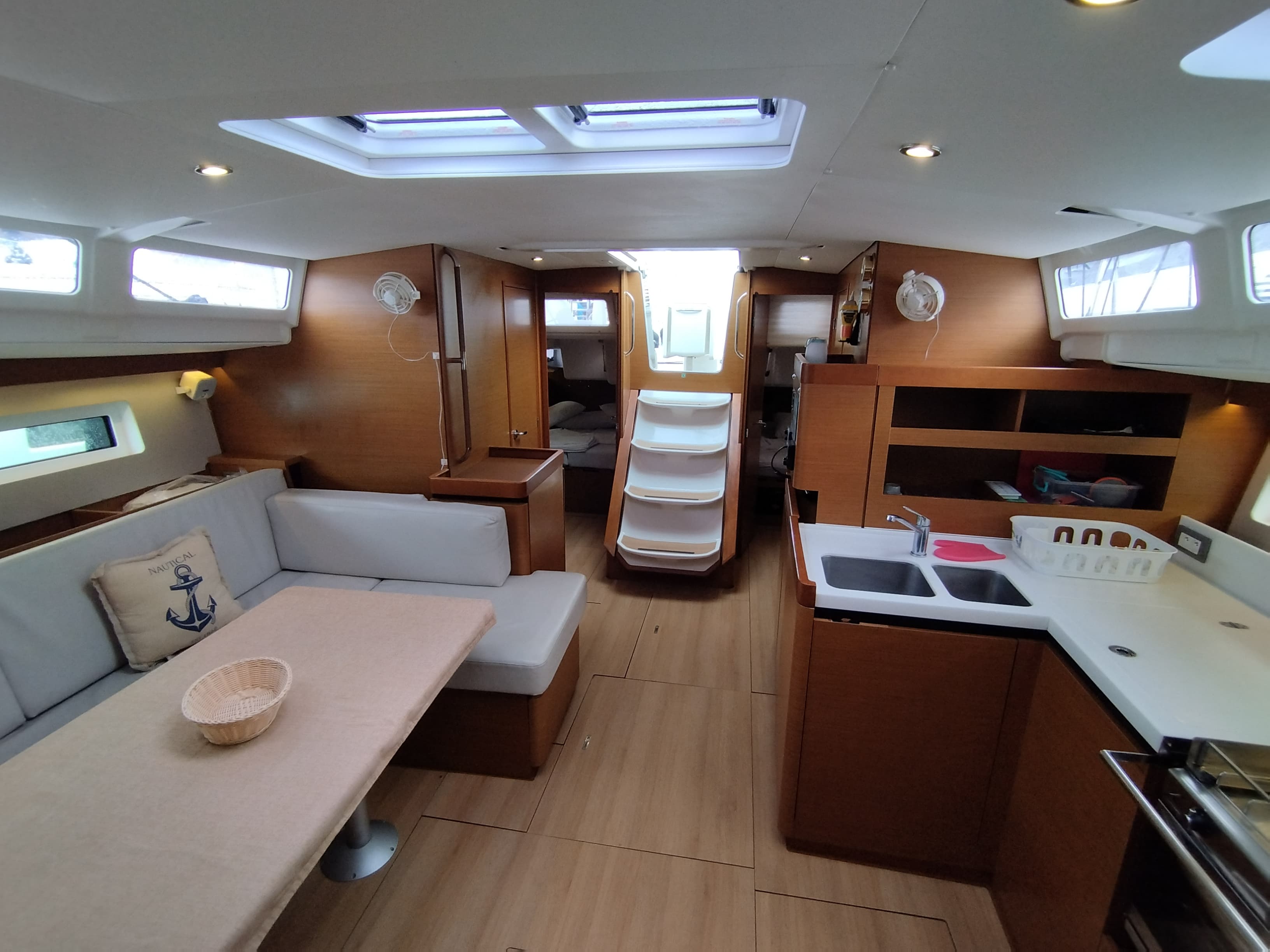 Jeanneau Sun Odyssey 490 MARINA GEN.+A.C. "Sails 2025" – bilde 3 av 13