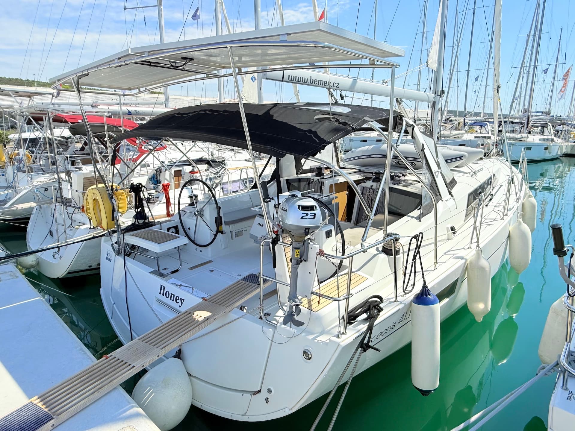 Beneteau Oceanis 41.1 Honey