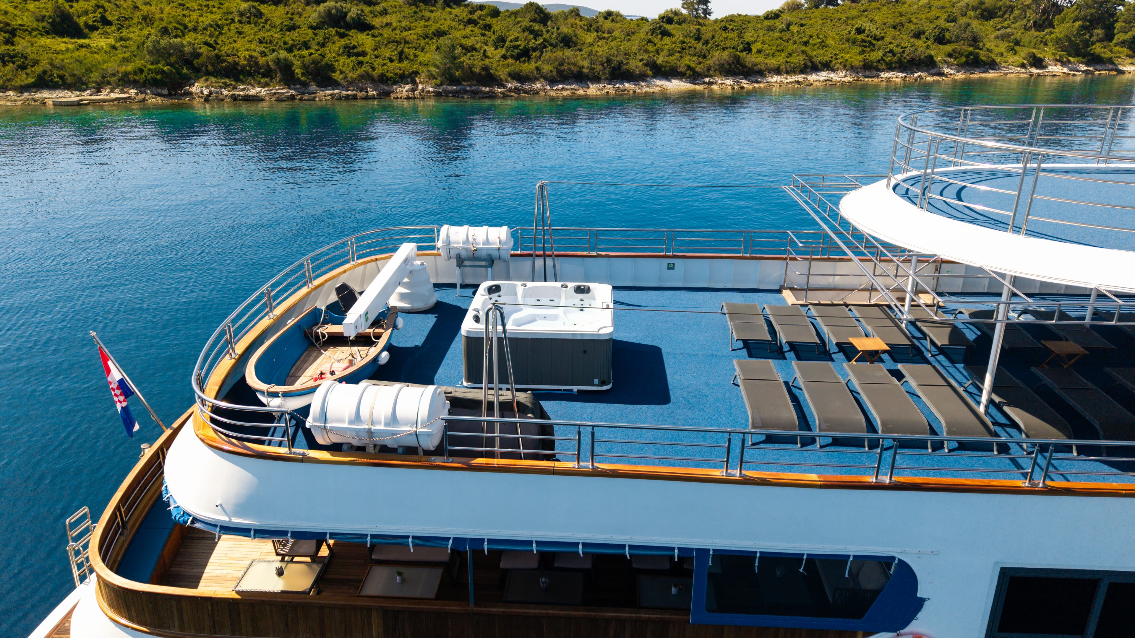 Luxury Motor Yacht Alpha – bilde 4 av 66