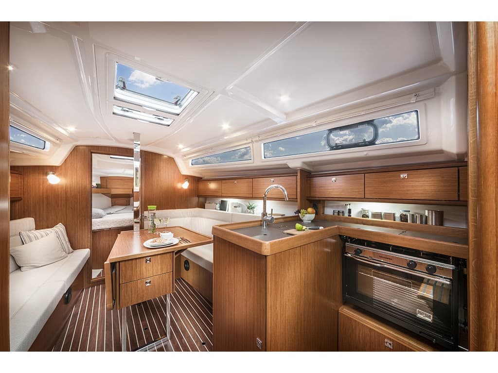 Bavaria Cruiser 34 Lotus – bilde 2 av 3