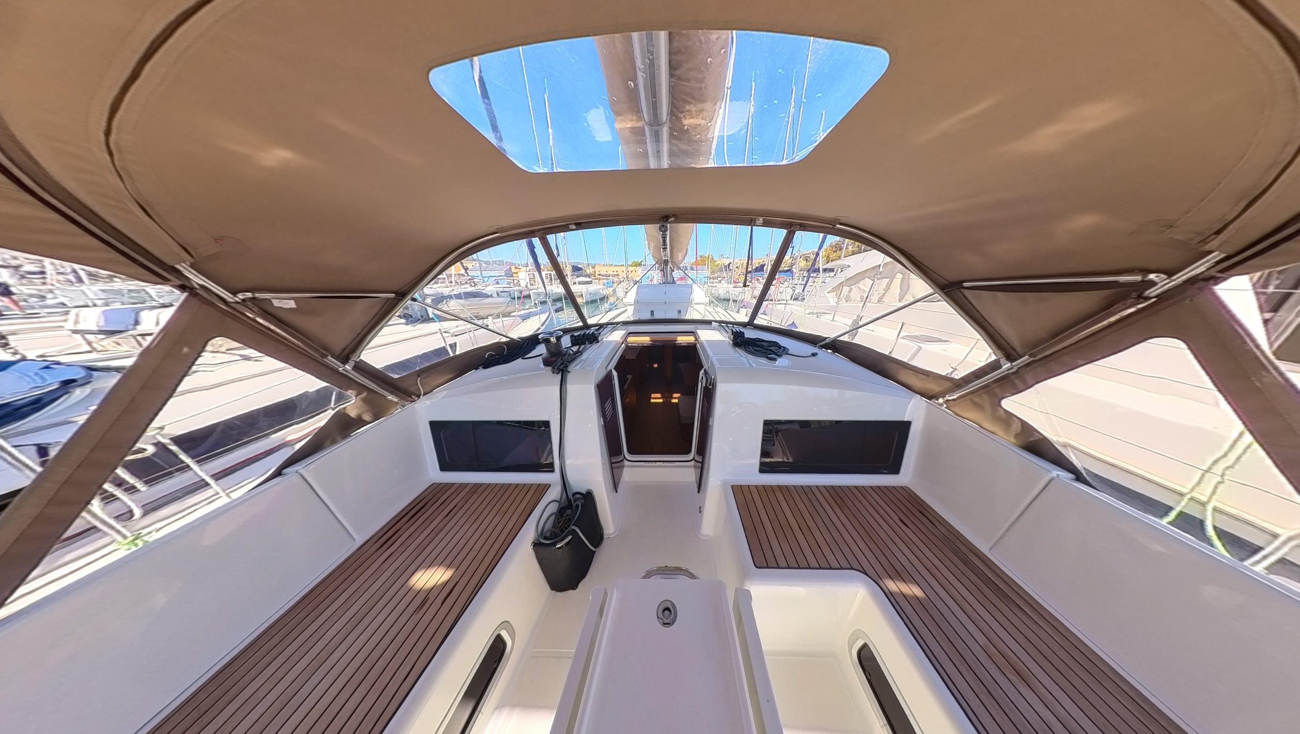 Jeanneau Sun Odyssey 490 Alboran Vino Blanco