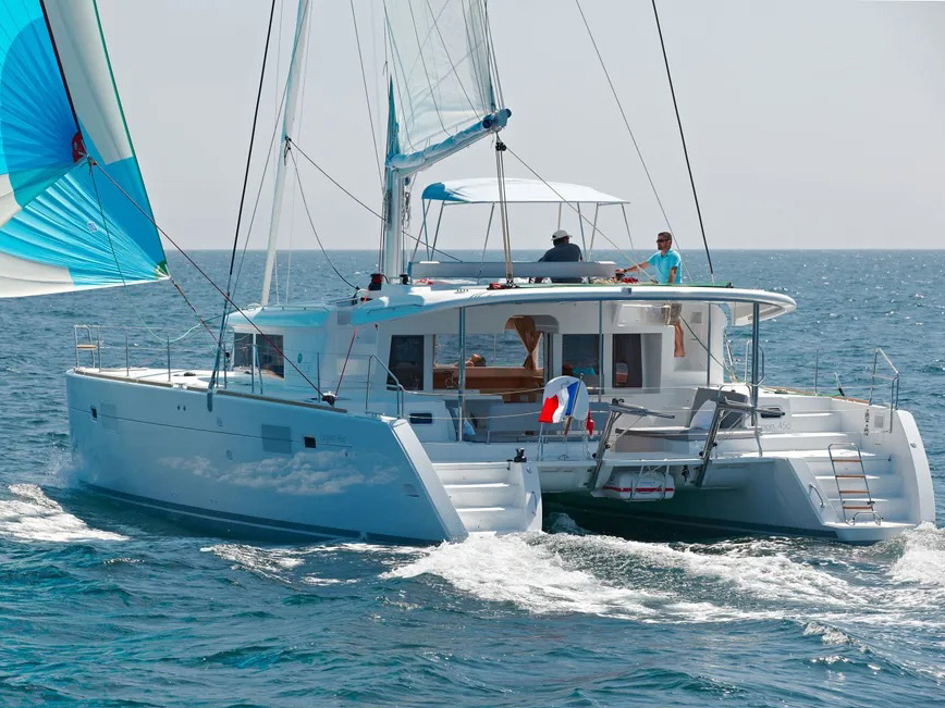 Lagoon 450 Fly Fluffy
