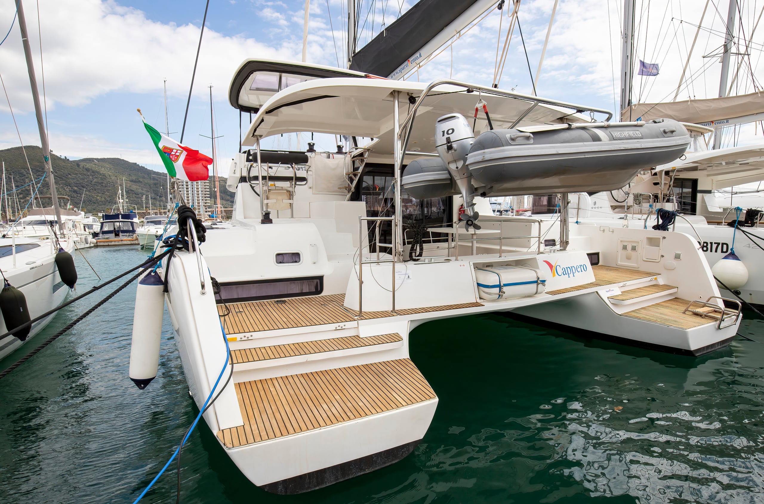 Lagoon 42 Cappero - Standard line
