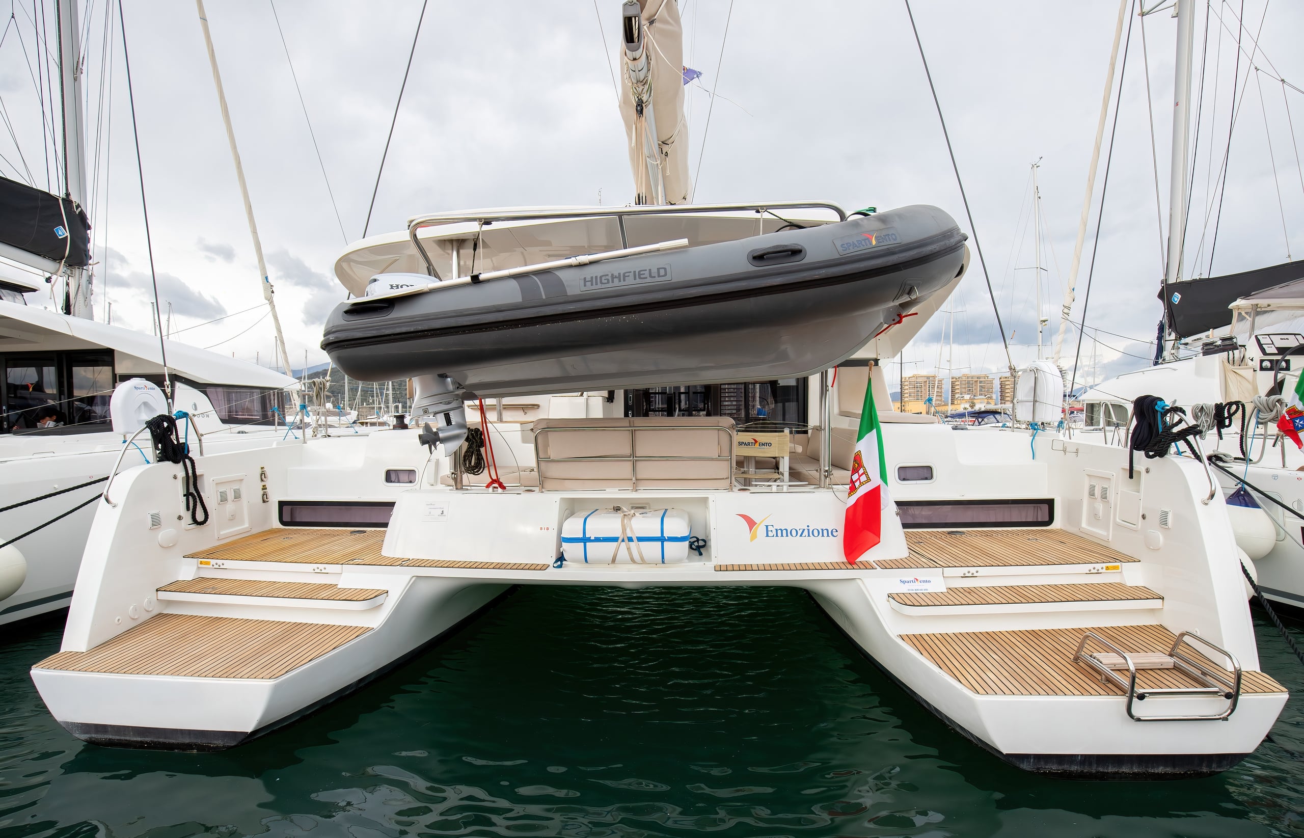 Lagoon 42 Emozione - Standard Line