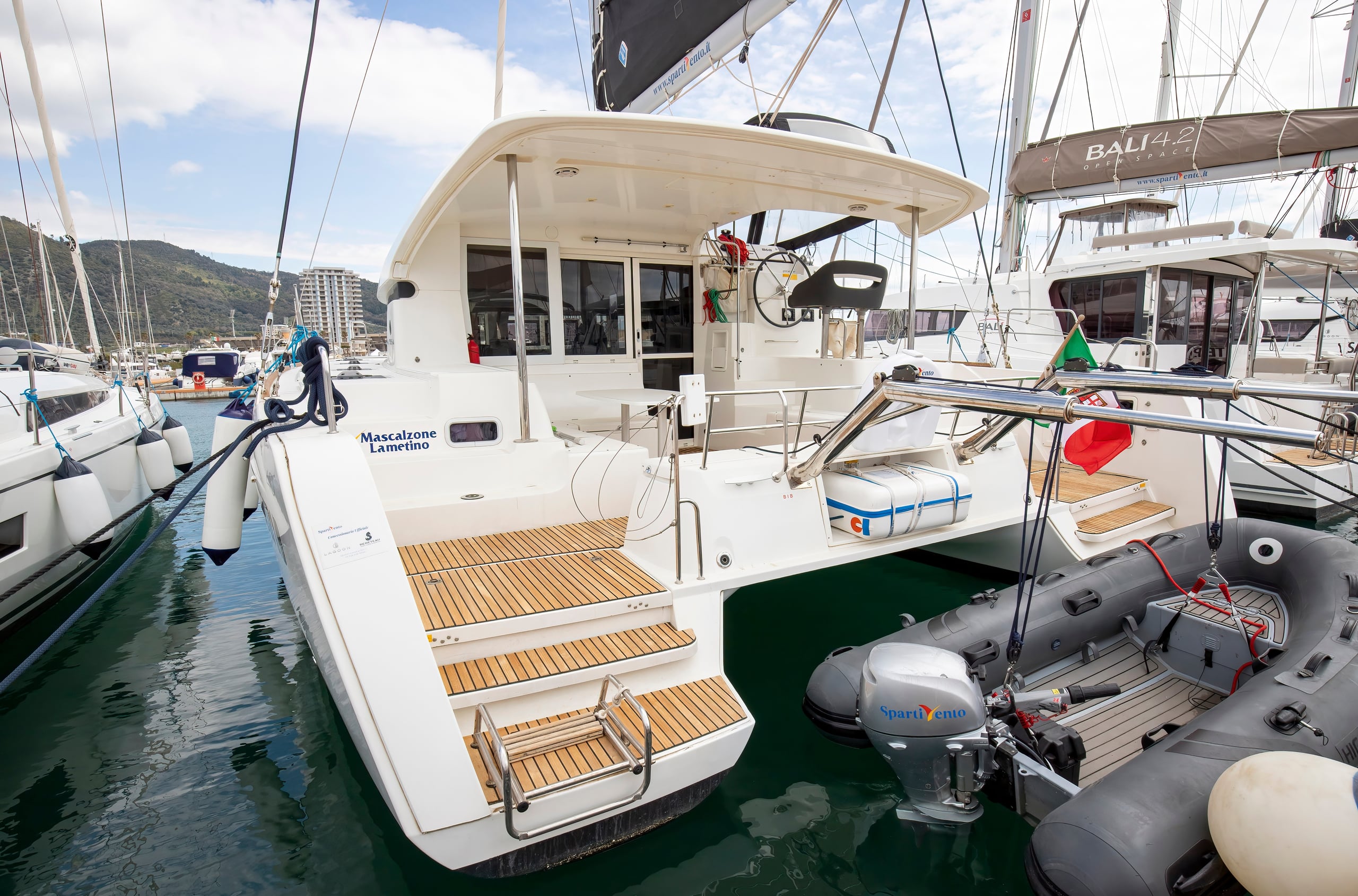 Lagoon 40 Mascalzone Lametino - Standard line