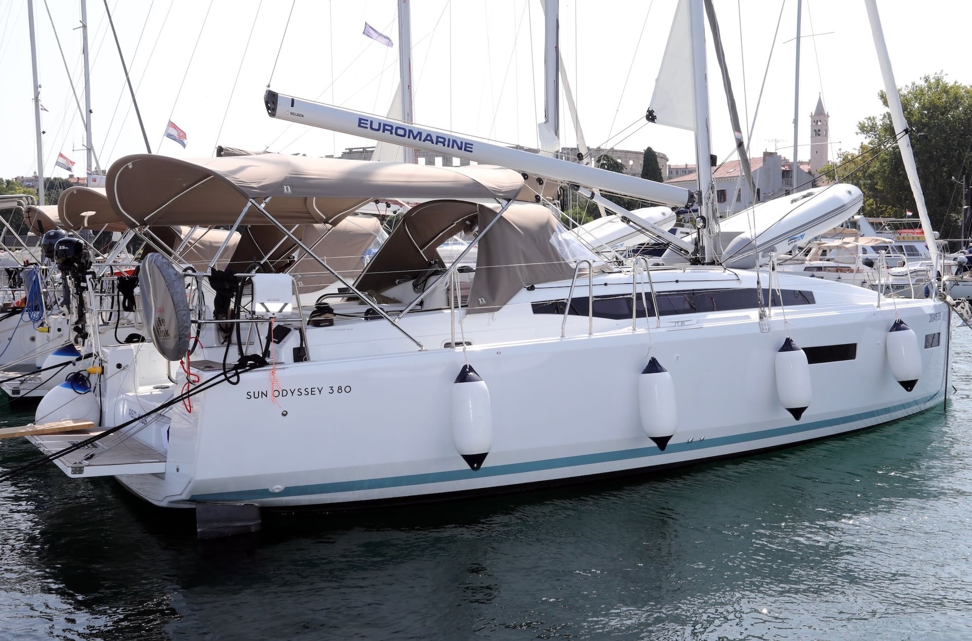 Jeanneau Sun Odyssey 380 Red Kiss