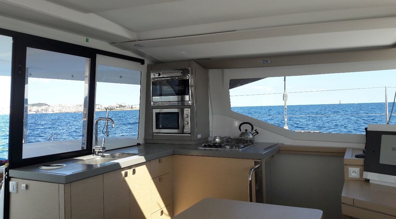 Fountaine Pajot Lucia 40 Ginesta