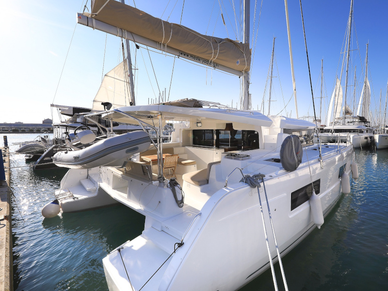 Lagoon 46 MIDLIFE CRISIS