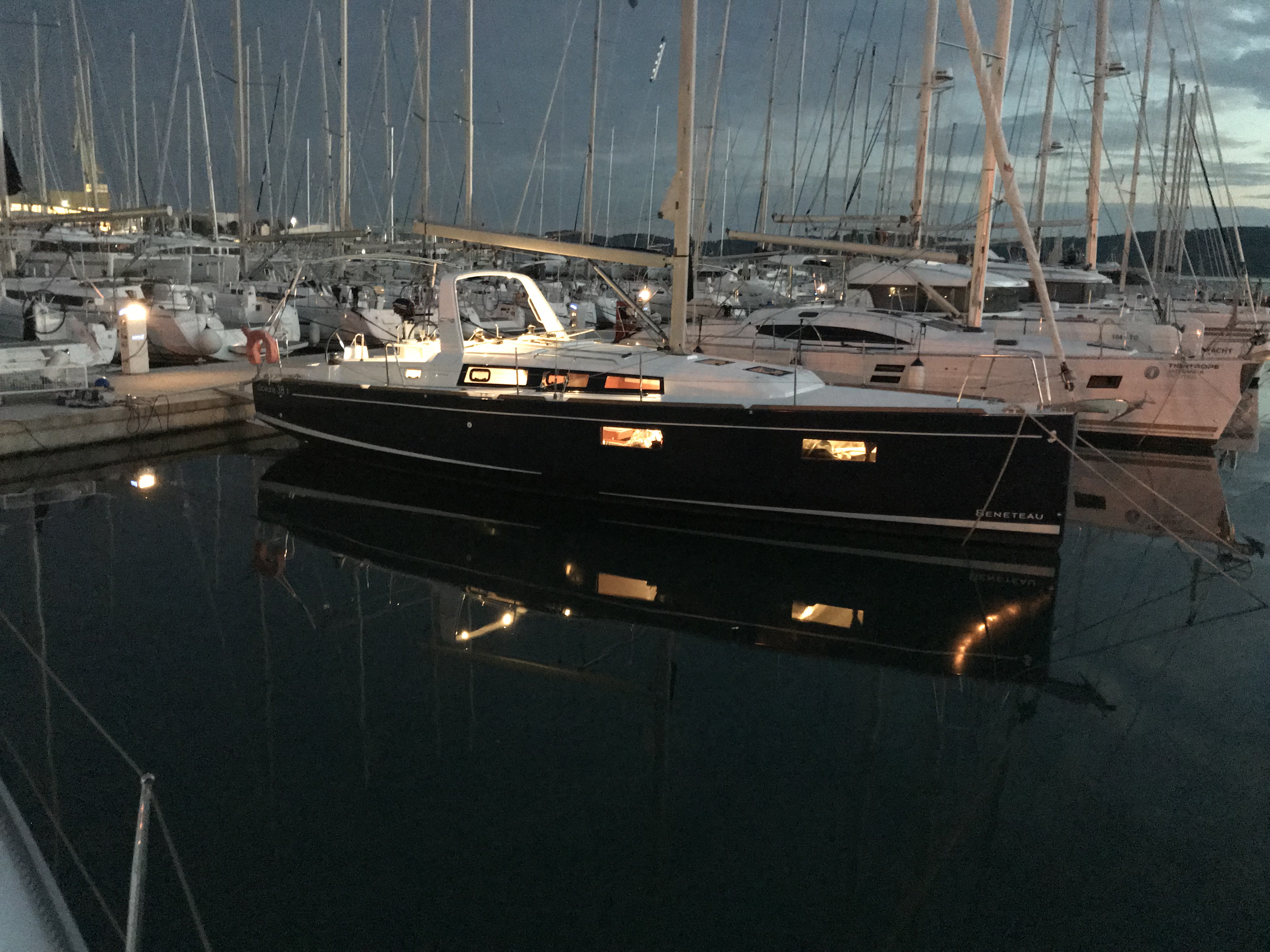 Beneteau Oceanis 38.1 Baby Dory