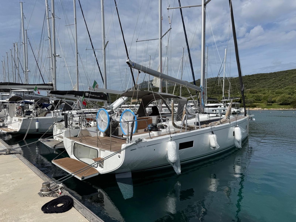 Beneteau First 44 Smile Inside