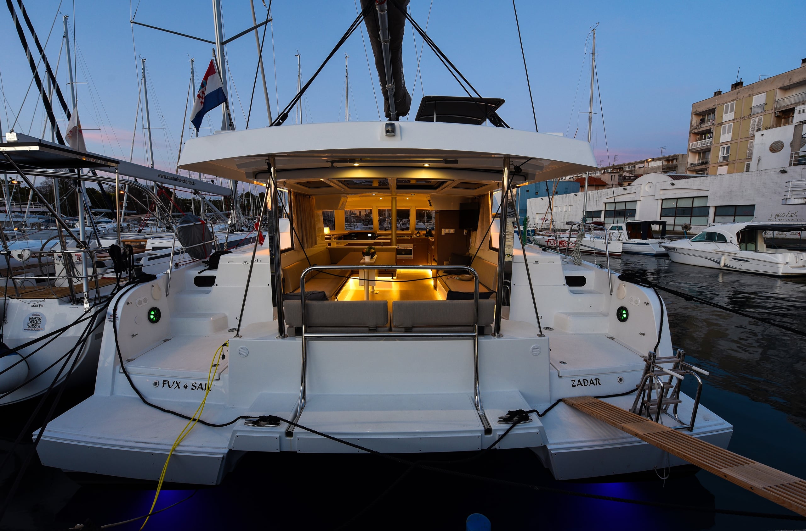 Bali Catspace FUX 4 Sail - AC + GENERATOR