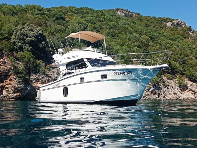 Altair Zafir 42 Running on Waves