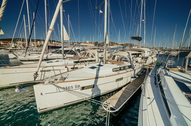 Beneteau Oceanis 38 HAPPY