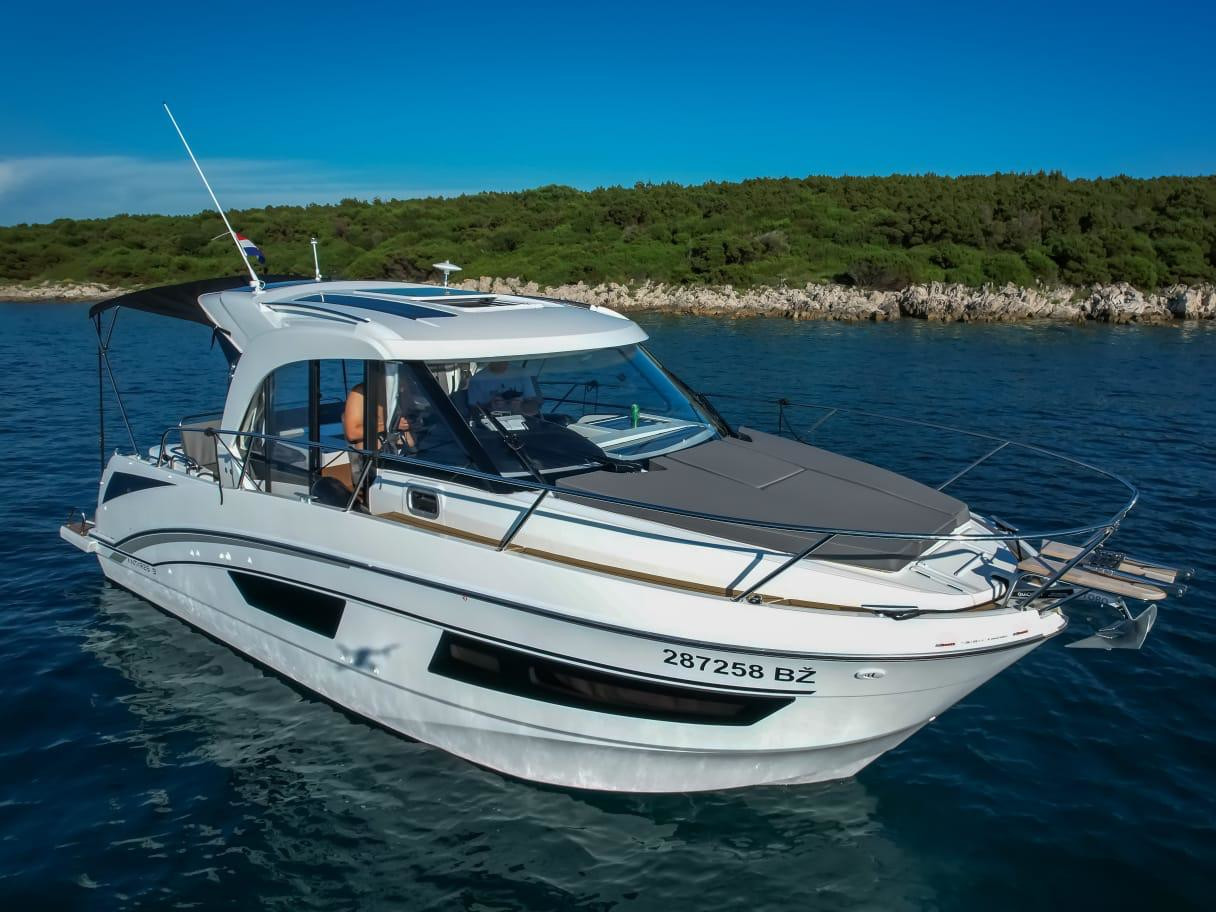 Beneteau Antares 9 OB M & N