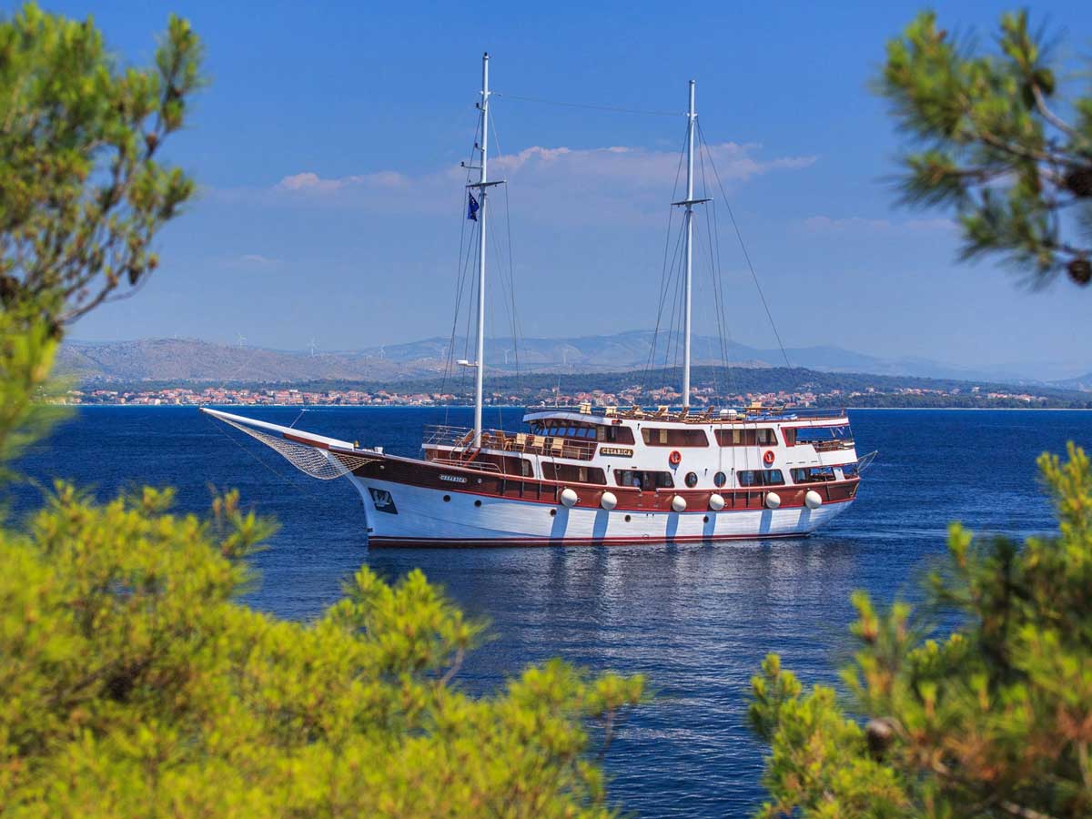 Motor sailer Cesarica