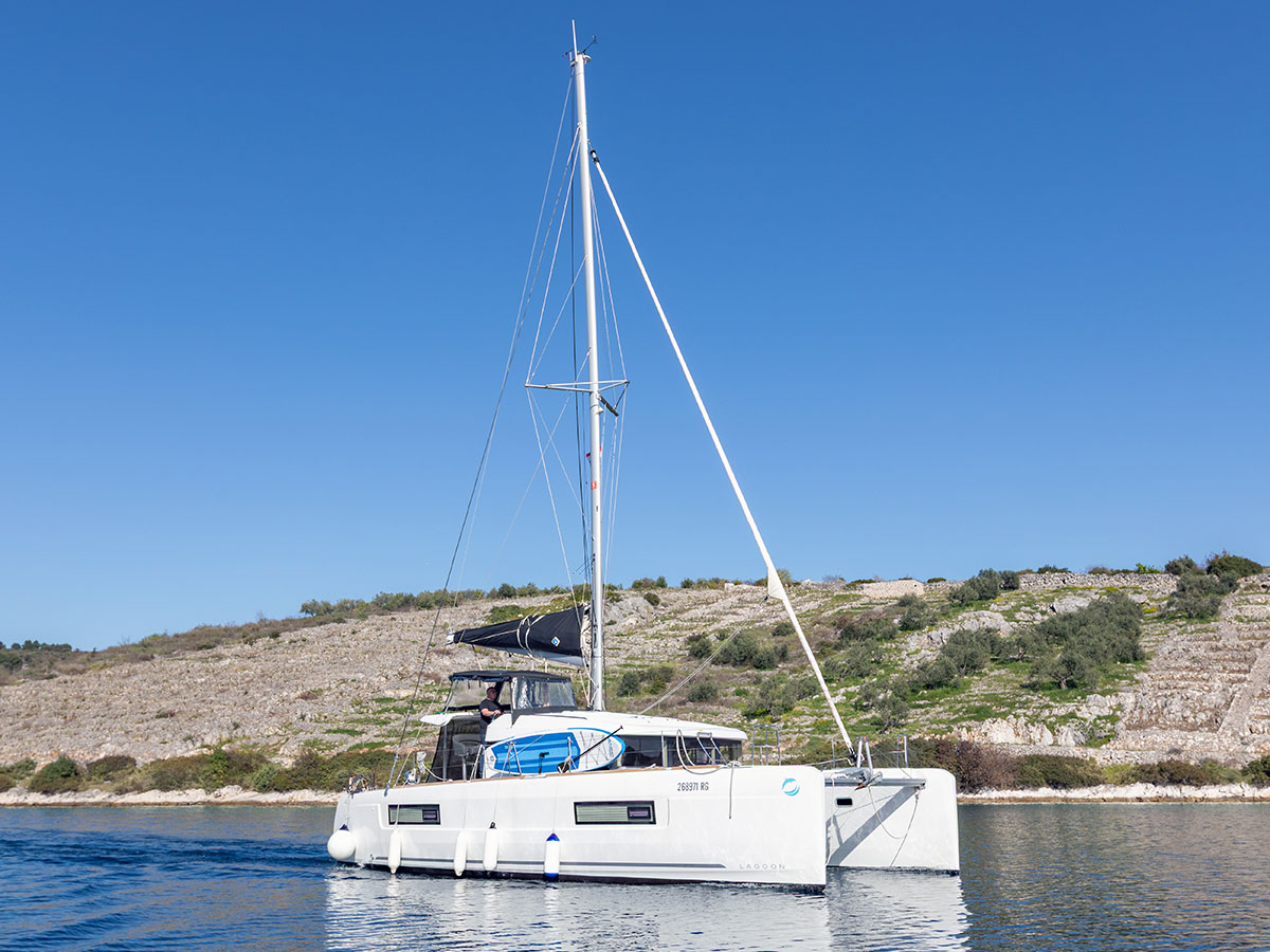 Lagoon 40 MONARCH 2020 (air condition, generator)