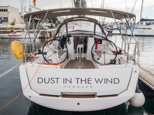 Jeanneau Sun Odyssey 389 DUST IN THE WIND