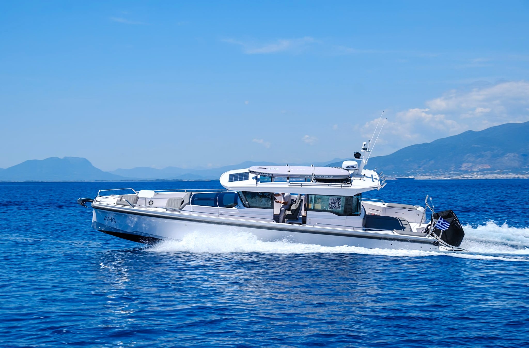 Axopar 37 XC Cross Cabin AMA
