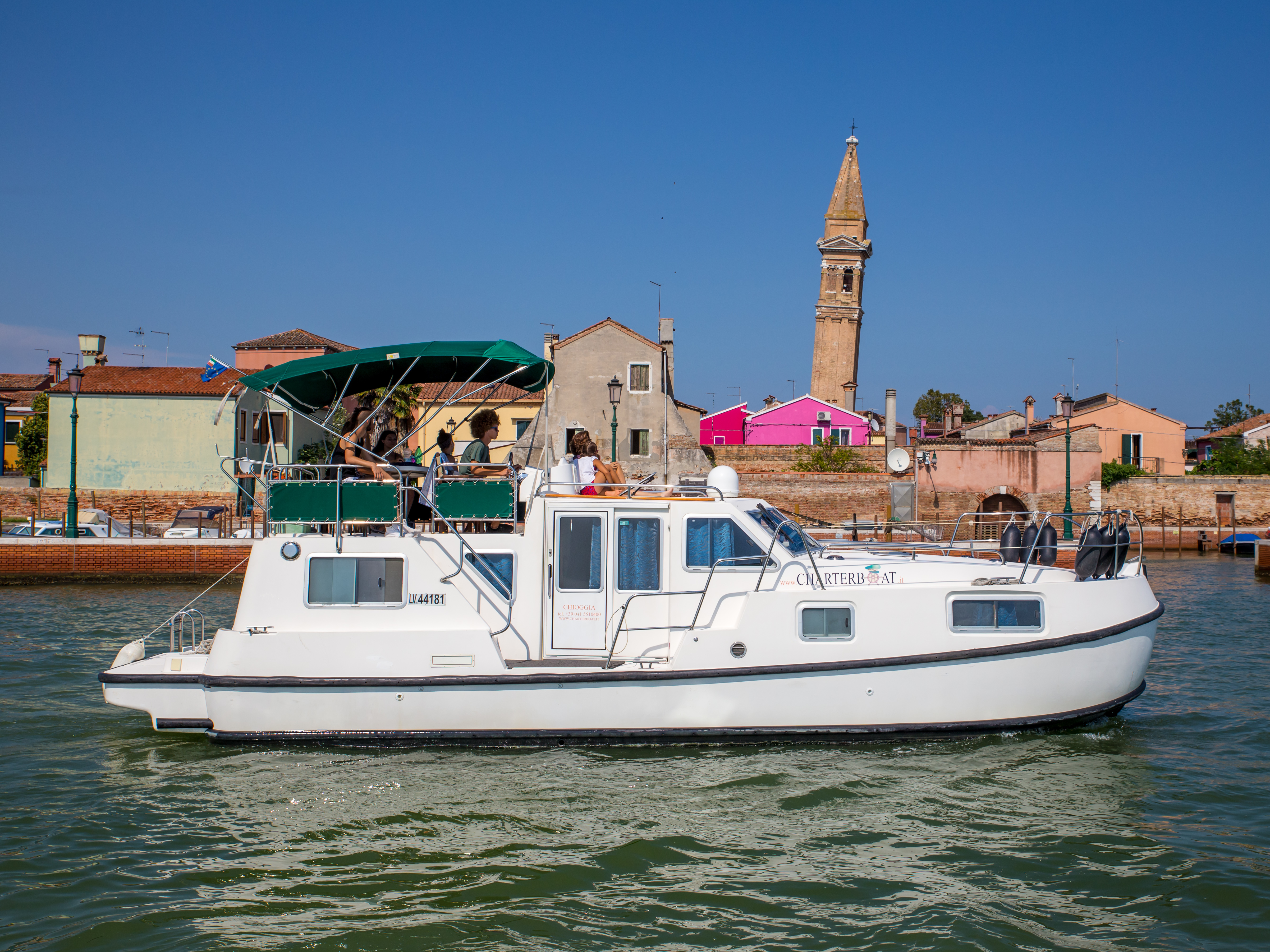 Houseboat Tip Top