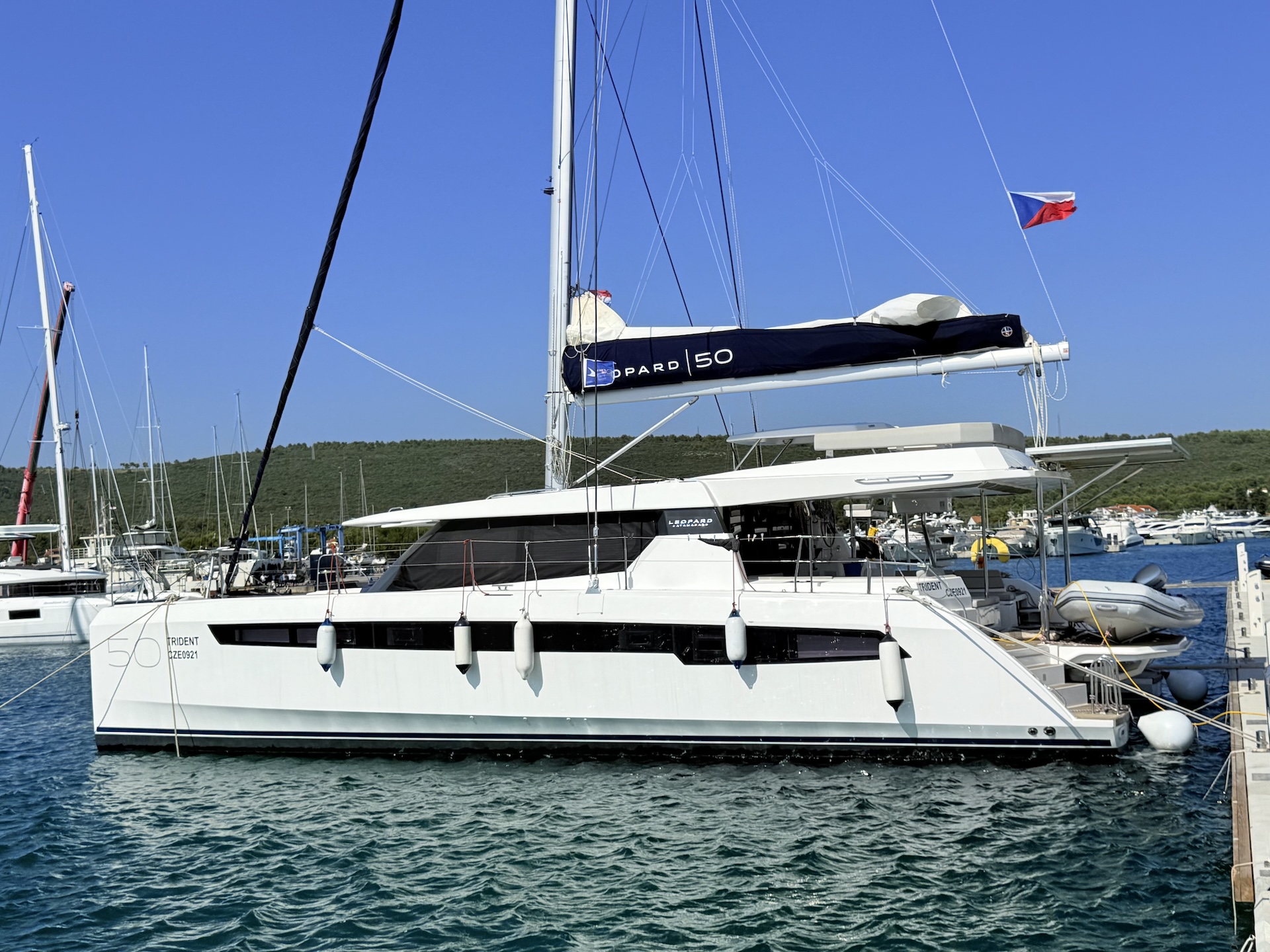 Leopard 50 Trident