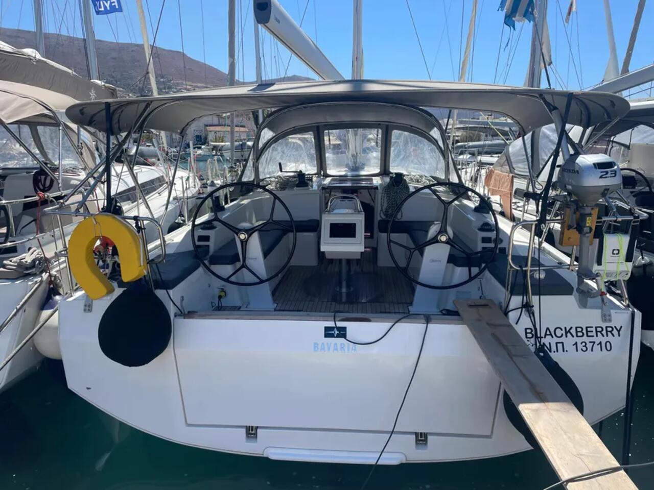 Bavaria C42 BLACKBERRY