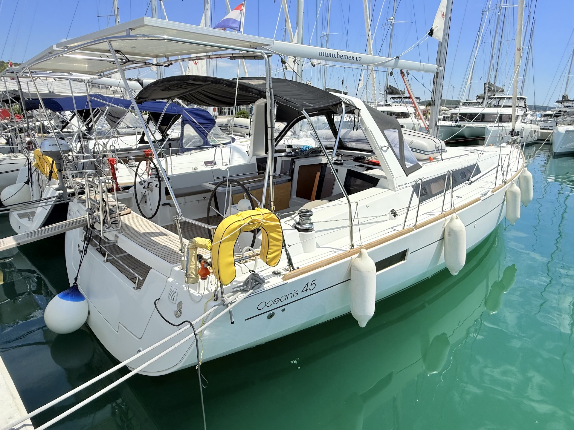 Beneteau Oceanis 45 Viki