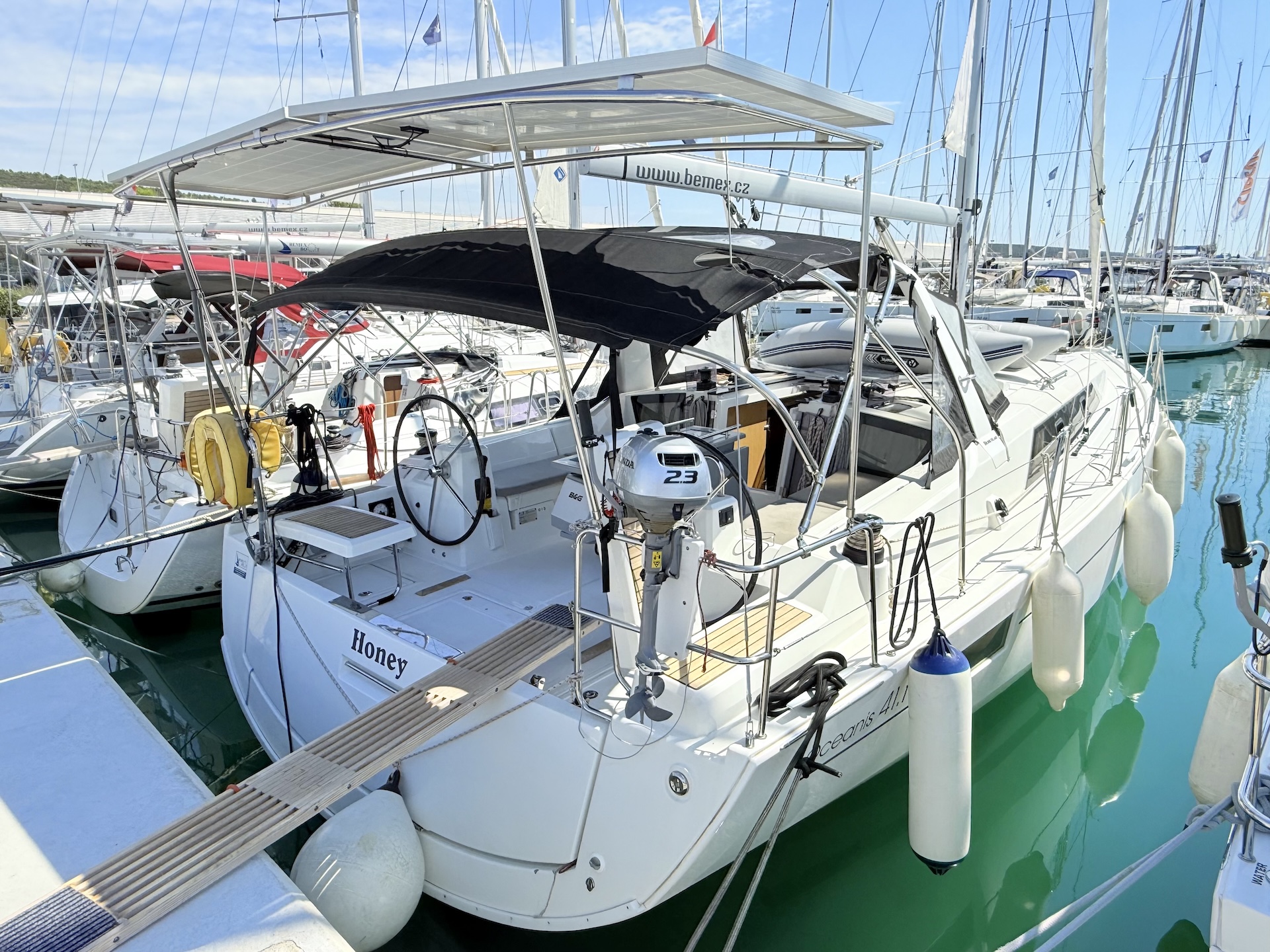 Beneteau Oceanis 41.1 Honey
