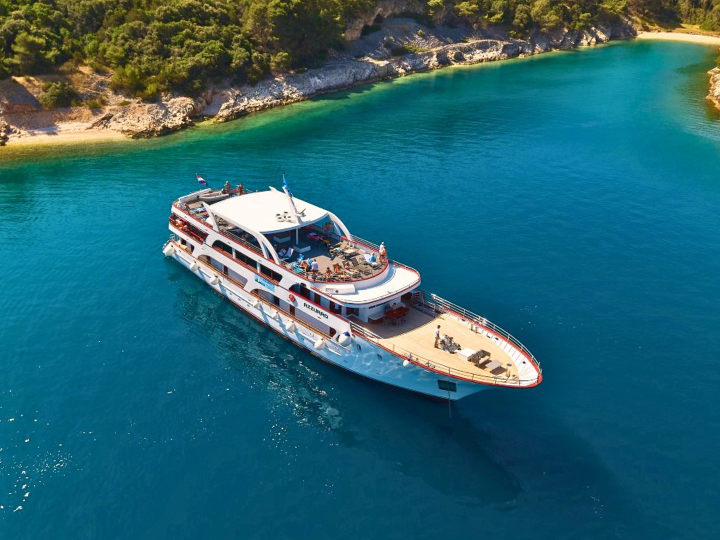 Luxury Motor Yacht Azzurro