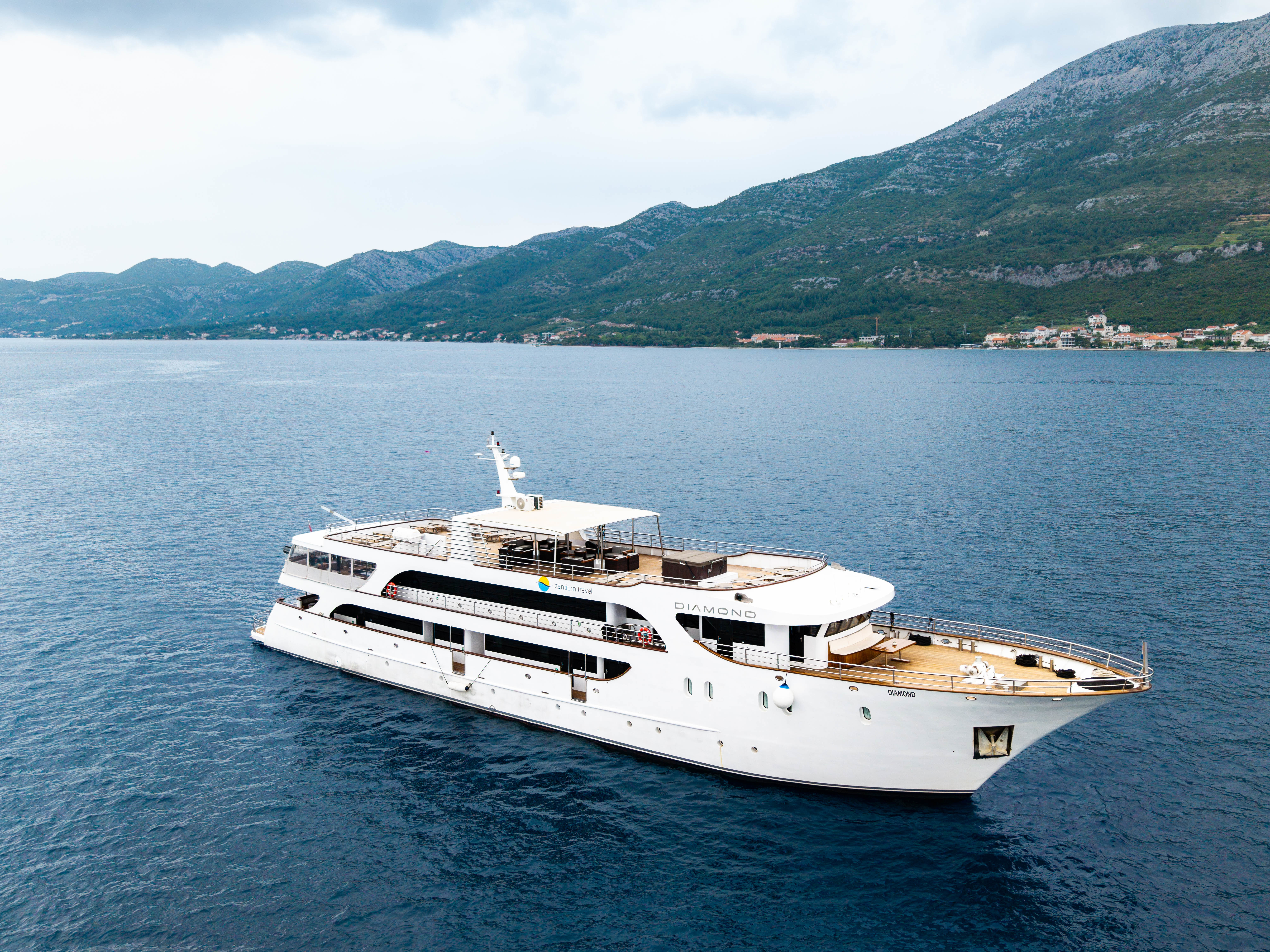 Luxury Motor Yacht Diamond