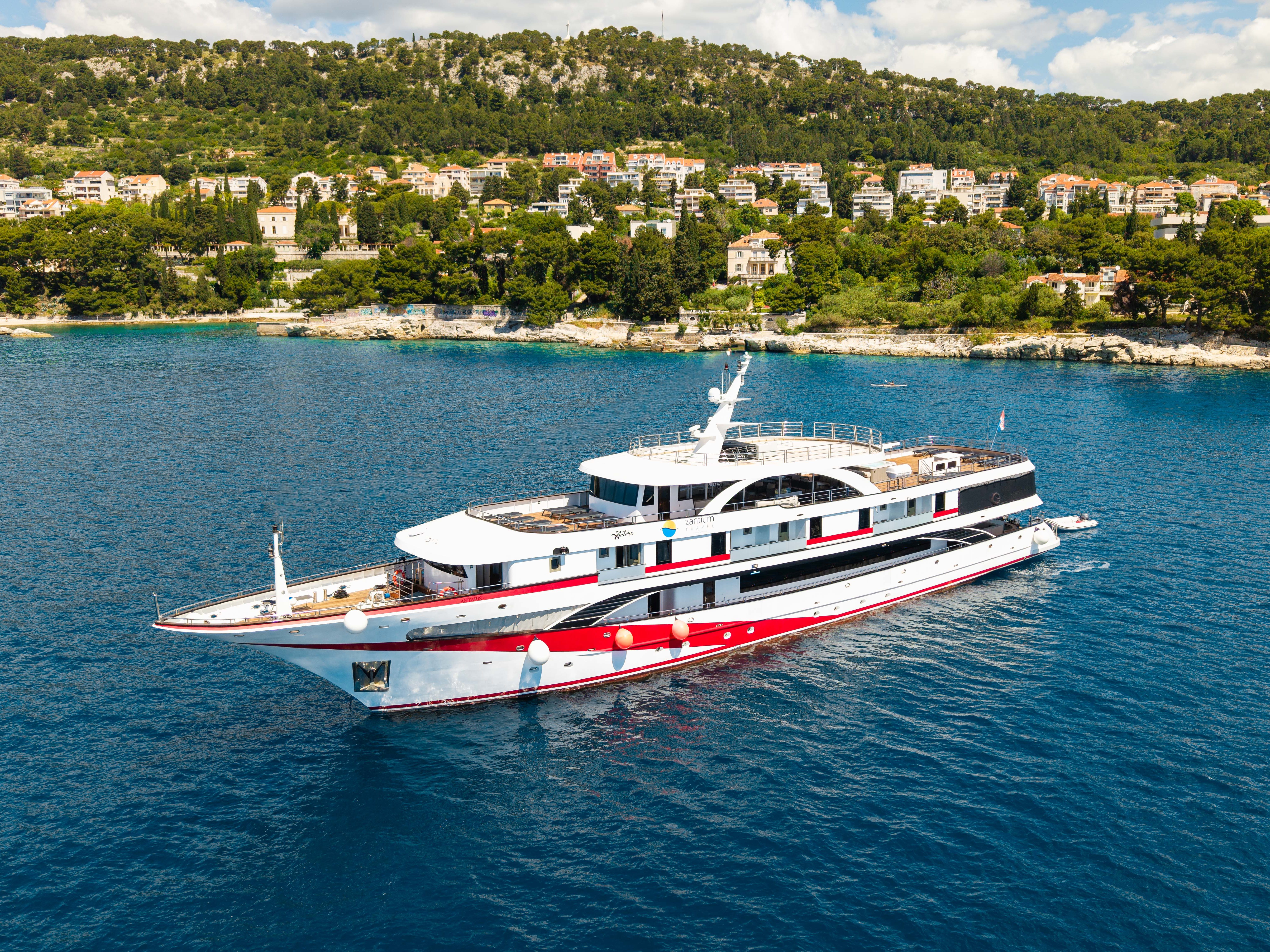 Luxury Motor Yacht Antaris